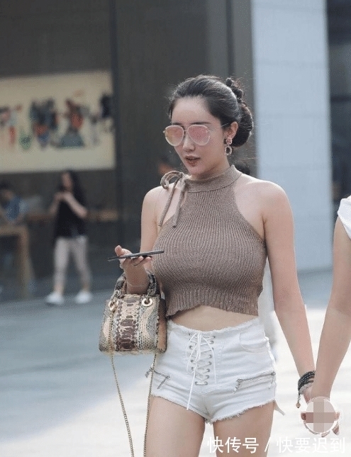 美女|都这么会穿，成为闺蜜也正常！