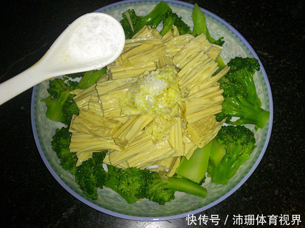 营养|西兰花和”它“一起拌,清淡爽口,营养丰富,孕妇多食用也好