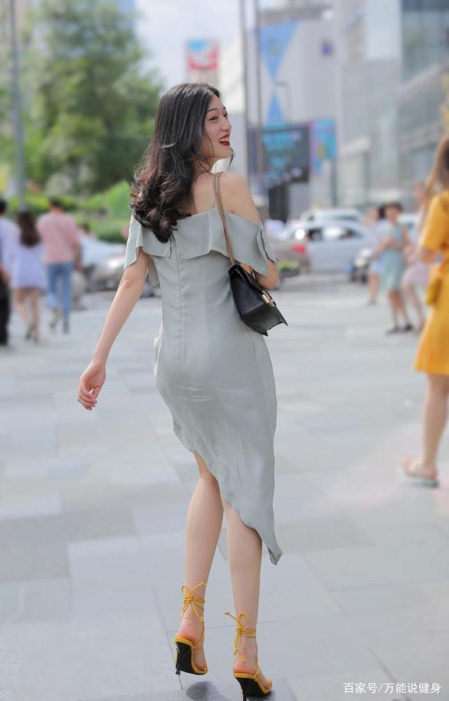 就是这样的吊带裙,清新舒适,让你的造型轻松优雅起来