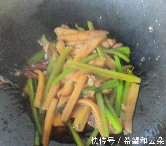 芹菜炒杏鲍菇!