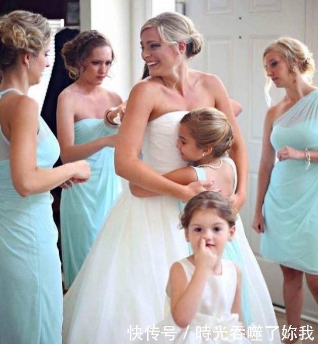 婚礼上所有人都一本正经,花童们却很任性