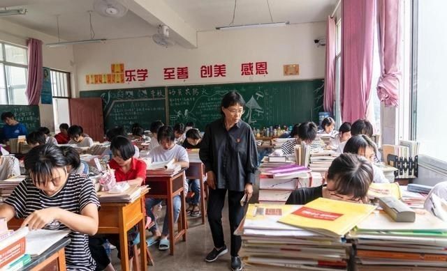 老师应该为学生创造更多的环境和条件，学生才会更用心学习