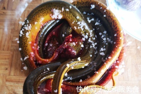 红辣椒|清洗黄鳝黏液时,分享给你1个小窍门,黄鳝好吃下饭,肉嫩特鲜