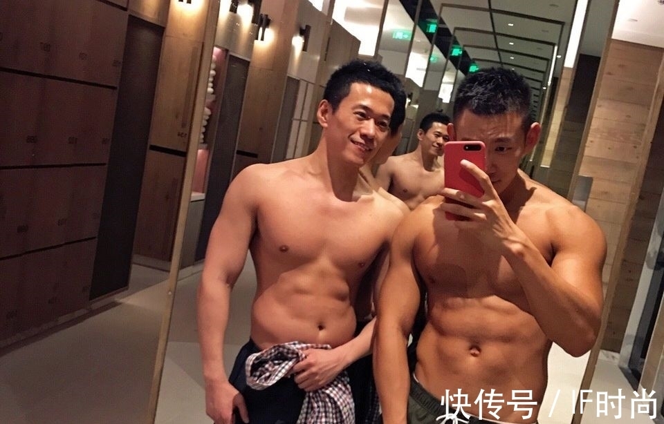 腹肌|颜值与身材俱佳的90后型男，结实的腹肌和胸肌让人心动！