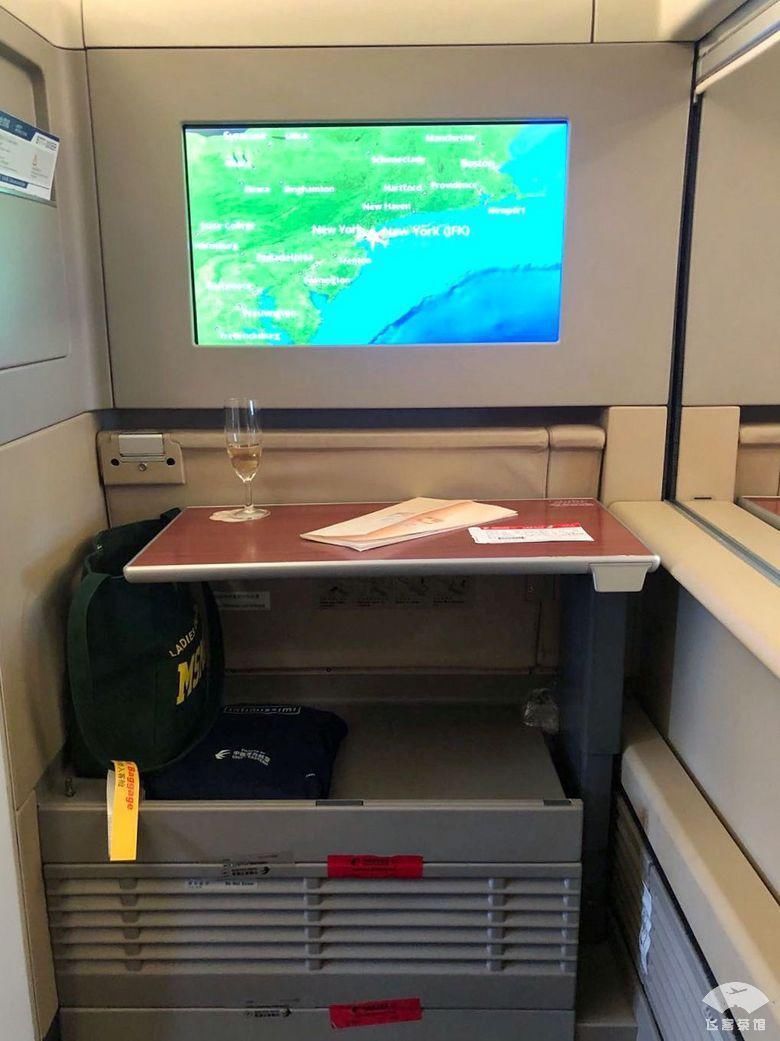 中年|拔草东航豪华头等舱传说中的丘比特大床房,飞行体验究竟如何
