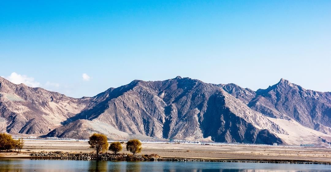 日喀则|拉萨雅鲁藏布江河谷，不是收费景区却美出圈，随手一拍就是屏保照