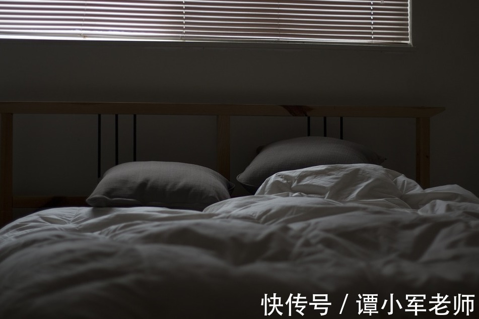 维生素居家瘦减肥:经常熬夜的人,会缺啥营养?