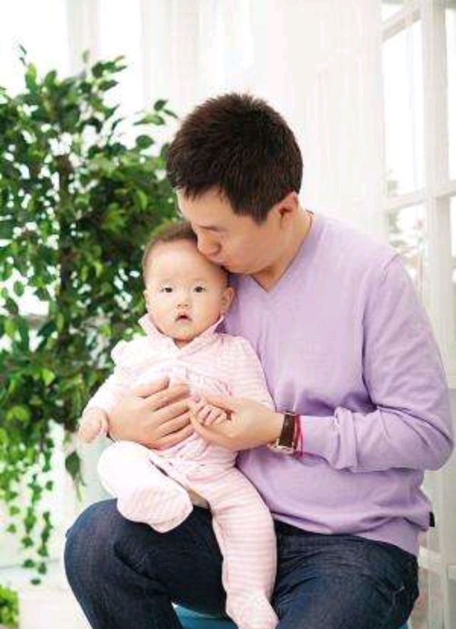 曹燕华|二婚娶小23岁女弟子!国乒前主帅大胆追求爱情,53岁生女儿成赢家