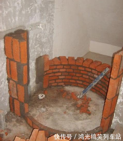 砖砌|老爸为了省钱砖砌淋浴房,传到朋友圈被吐槽说:像棺材,气炸了!