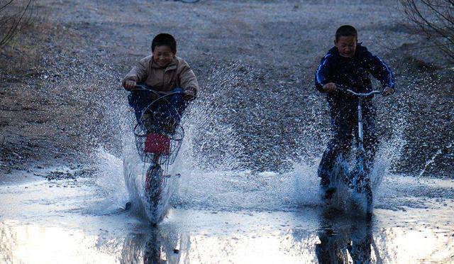 爸妈们|爸妈经常对儿子说这三句话,孩子会越来越不爱“吭声”,你中了吗