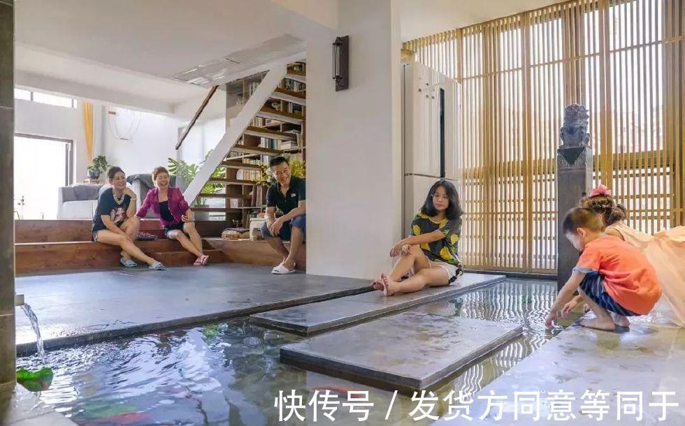 地板|老公不顾反对在地板下养鱼,老婆气到哭,半年后回到家彻底懵了