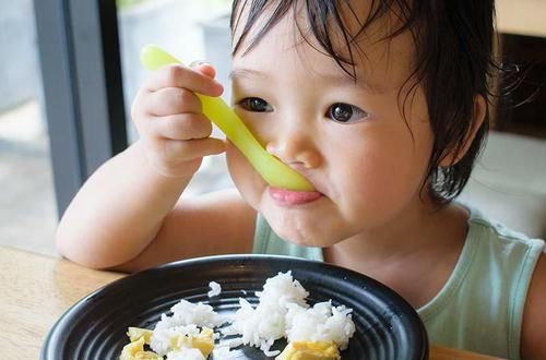 孩子性早熟的N种可能！父母不在意的小事，悄悄“偷走”孩子身高