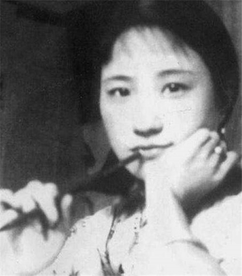 “校园皇后”陆小曼年轻时有多美看她当年的黑白旧照,你就懂了