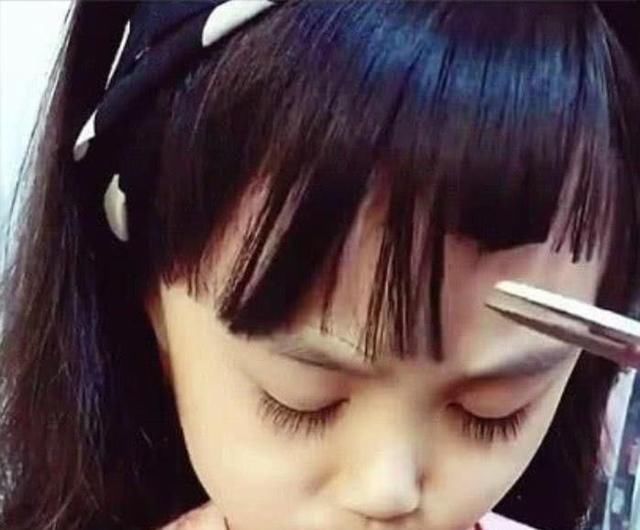 遗传|爸爸给女儿剪狗啃式刘海,娃一睁眼萌翻网友再坑的发型也不坑了