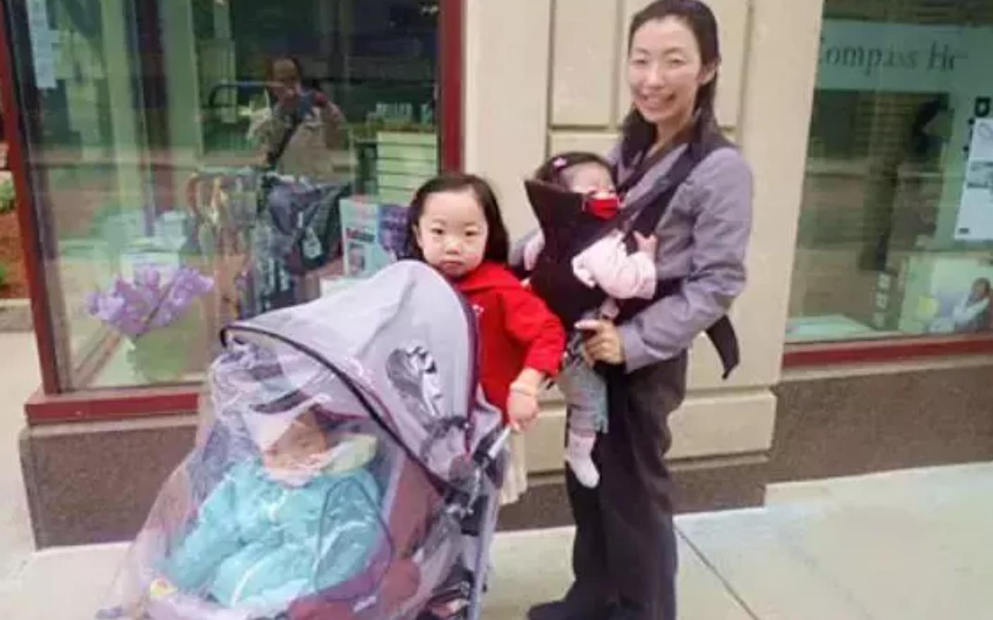 母婴|宝妈公交车上掀衣服哺乳,被大爷指责没素质,宝妈回怼令路人称赞