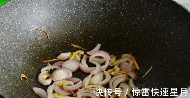 一冷一热|超下饭的孜然羊肉，美味鲜香，营养丰富，不膻不柴，快来学一学！