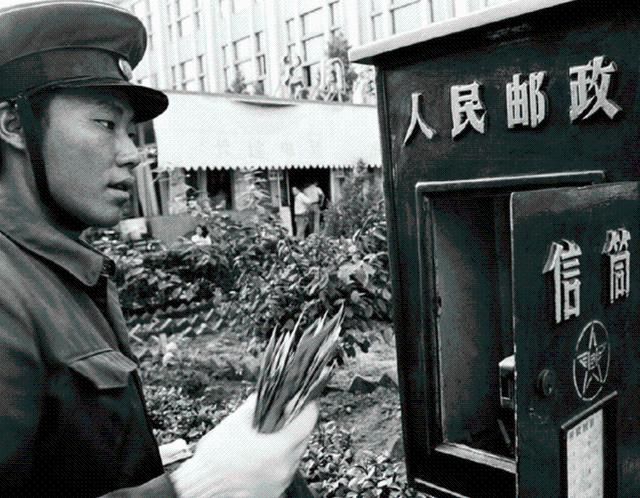 花儿|杜甫很感伤的一首诗，短短4句，写尽山河沦陷的悲伤，催人泪下