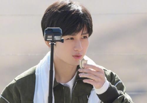 琉璃|成毅首参加《奔跑吧》录制,刚开始就因太土被嫌弃,蔡徐坤反应太真实