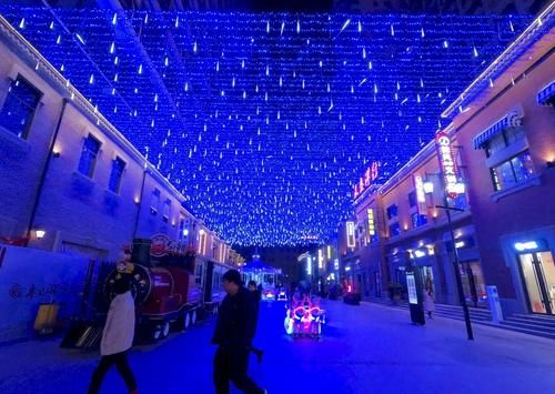 洛阳市区内的步行街,夜景不输一线城市,距离牡丹广场仅200米