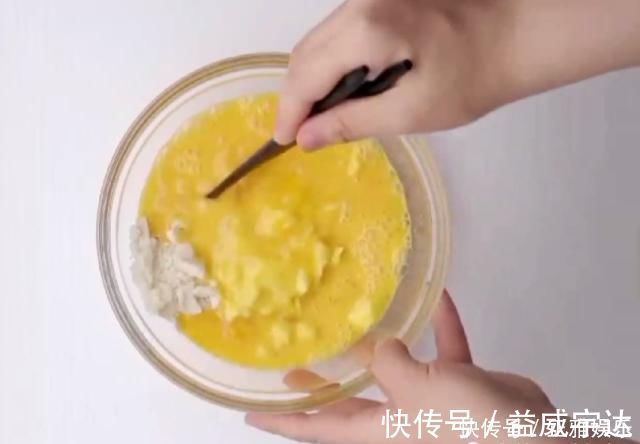 热狗|吃剩的馒头千万别丢掉,看我怎么把五毛钱的馒头变成在家也能做的披萨