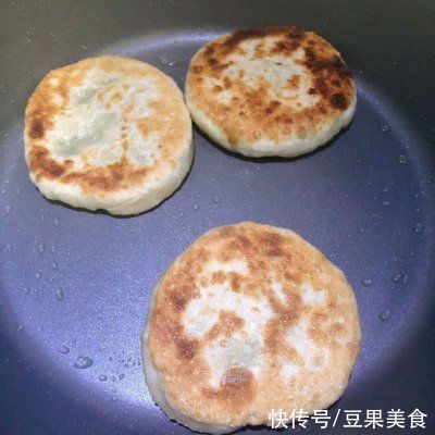  皮薄如纸的韭菜馅饼（好吃到停不下来）