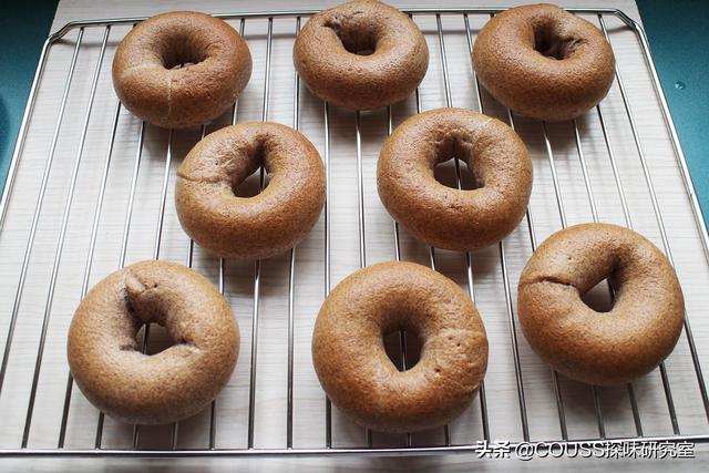 低糖低油的椰香黑全麦贝果,健康又美味