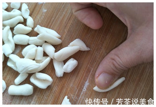 面食新做法，不用蒸馒头包子，简单一煮，孩子天天嚷着吃