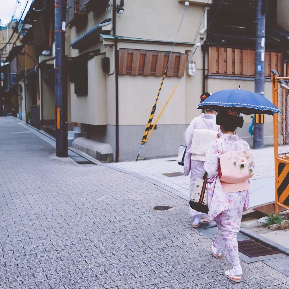 河边|丹枫江冷人初去,鸭川河边的嬉闹声还曾记否?