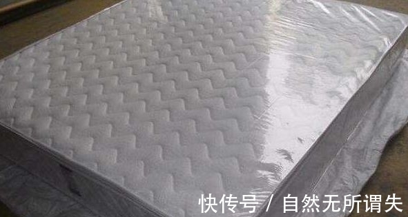 床上用品|卧室变危室?床垫上的膜快撕掉,甲醛已经在里面生根发芽