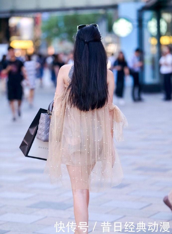 为了穿出自己仙女气质,“蚊帐”做裙子,清凉又“防蚊”