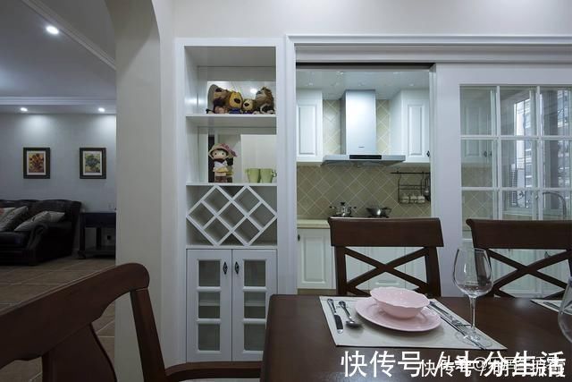 客厅|如今太多人在餐桌边打个柜子,占地不到1㎡,好处杠杠多,真实用