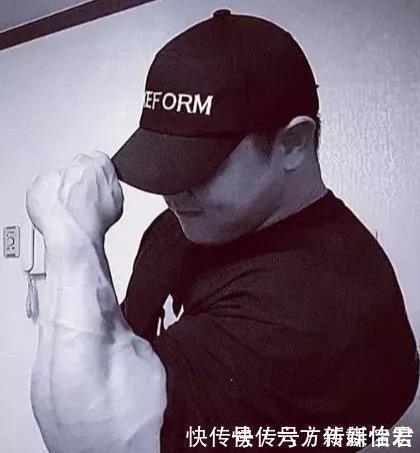 现实版|220斤肌肉男只练上身，导致比例失常，上演现实版的“绿巨人”