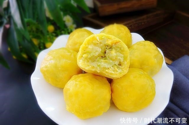 这是全家都爱吃的菜团,不用和面发面,简单省事,鲜香又解腻