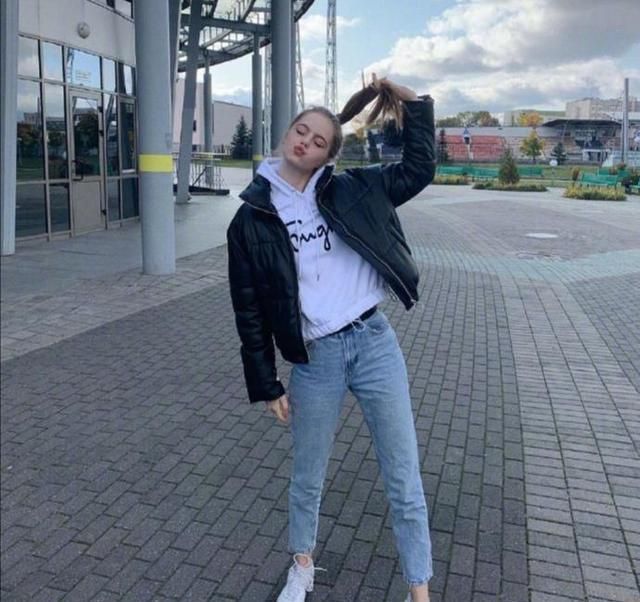 显贵|大衣外套里面搭配什么内搭?立马入手这四款,简约保暖又显贵气