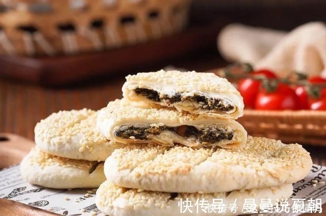 咬一口，整个人都酥了，特色小吃椒盐酥，一口就让你想起家乡味道