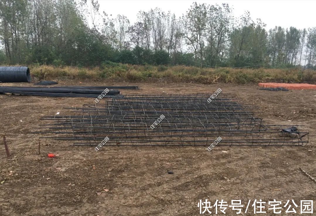 露台|河南农村10万买地，3层洋楼65万盖好，旋转楼梯配露台简直完美