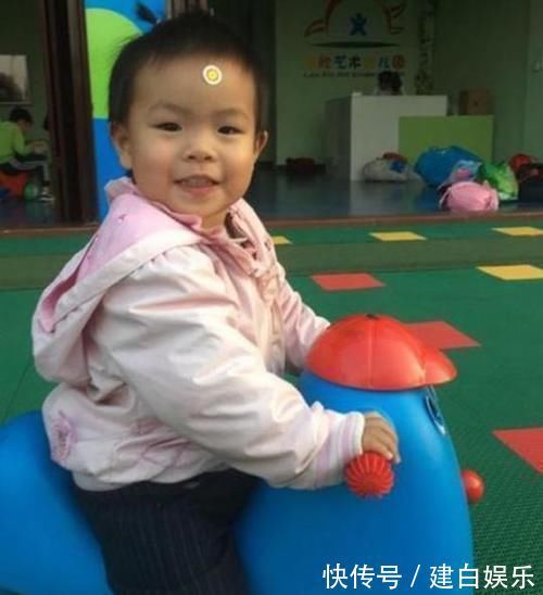 超短|幼儿园发孩子午睡照,宝妈看完该反思了,这些衣服还敢给孩子买吗