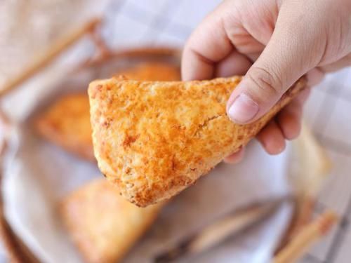 沙拉酱|出炉秒光，不打发不揉面，拌一拌就做好，咸香酥软，全家都爱吃