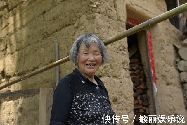 墨斗&名叫李根的82岁老木匠,一天精工制作两个小方凳,坐在家里就卖完