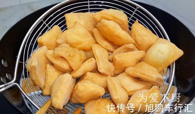 保鲜膜|面粉别炸油条了，锅里炒一炒，个个焦脆又香甜，一口一个真过瘾