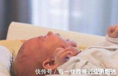 喂奶|给宝宝喂夜奶也有讲究，是躺着好还是抱着好？很多宝妈做错了