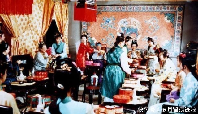 李纨&林黛玉进贾府吃的第一顿饭,曹雪芹用300字写出了3万字的内涵