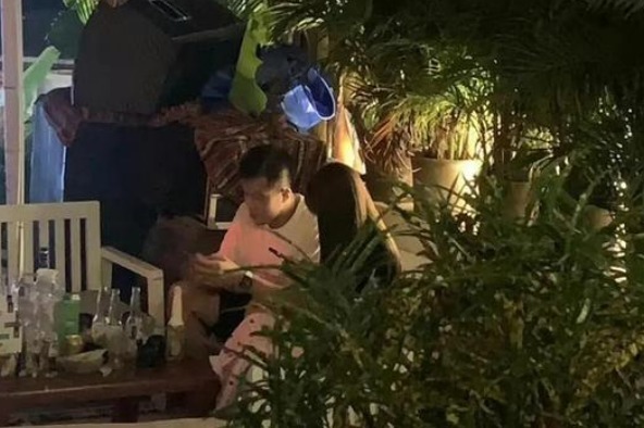 常规赛|郭艾伦新恋情!与女友在三亚度假,二人已见过家长,即将步入婚姻
