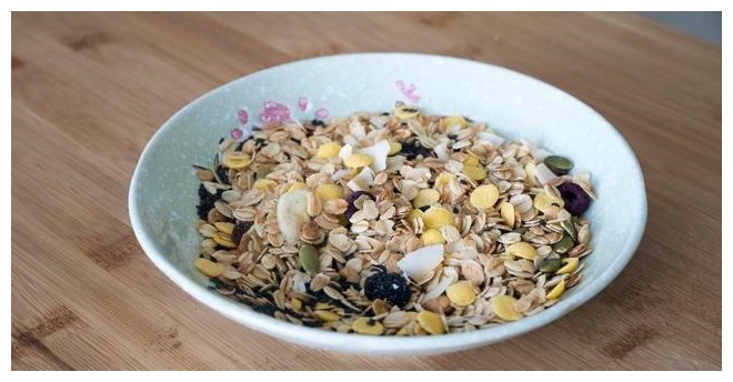 教你做纯全麦面包，无水无油无添加，麦香浓郁越嚼越香，瘦身必备