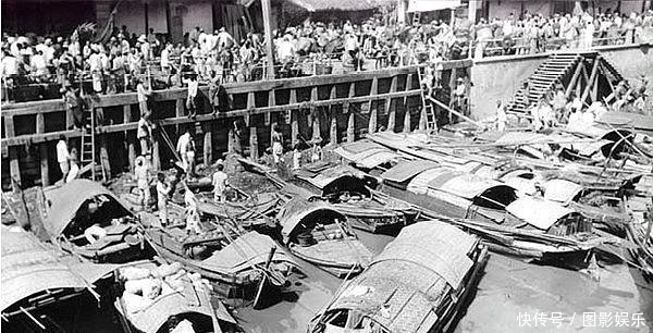 炒栗子|民国初期老照片:菜市场买菜的鬼子妇女,卖糖炒栗子的小贩