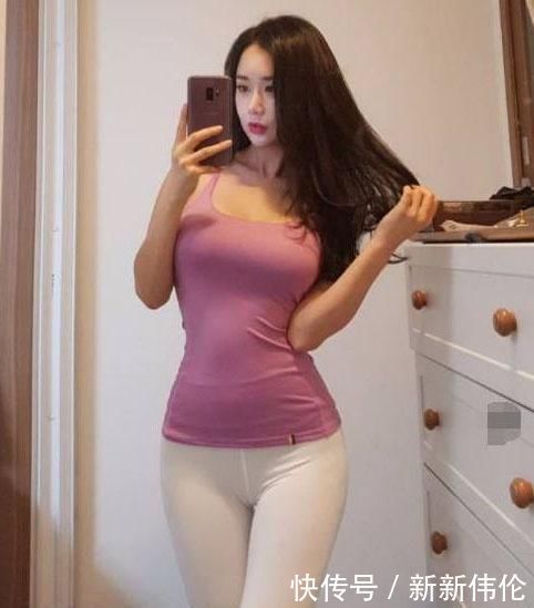 柔弱美丽的打底裤美少女,S型曲线让人眼前一亮