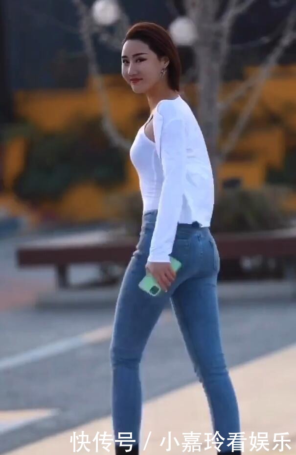 打扮|打扮时髦的街拍网红,感受一下,什么叫“侧颜杀”!