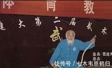 烟袋|中国古代十五种奇门兵器, 不信你全都知道!