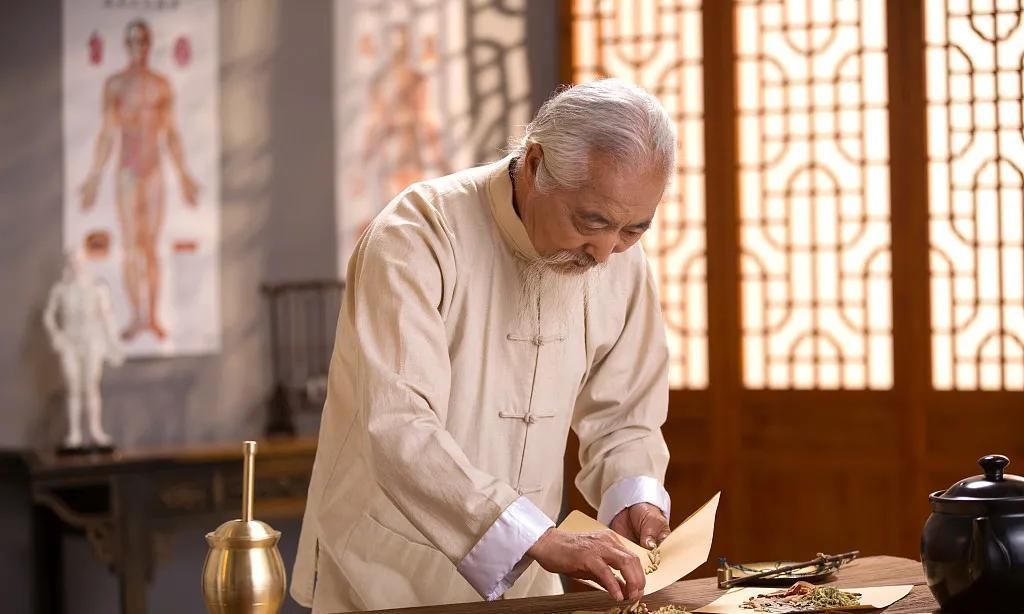 湿气|脾虚湿气重及痰湿体质,常用这六味中药,健脾祛湿又和胃!