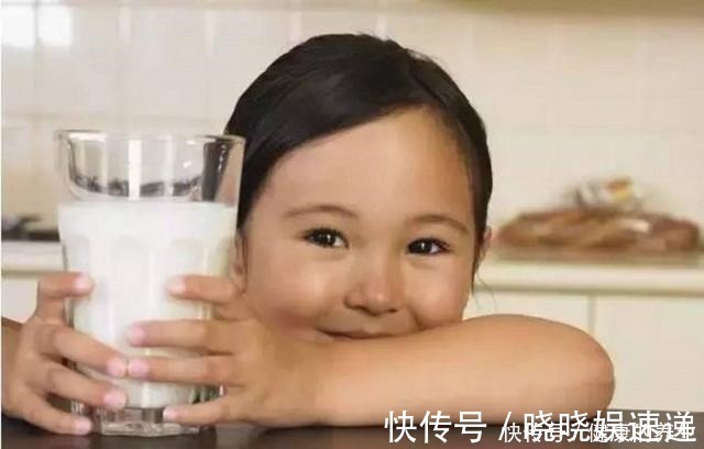 生牛乳|经常喝牛奶的孩子，和不喝牛奶的孩子，1年后差距很明显！
